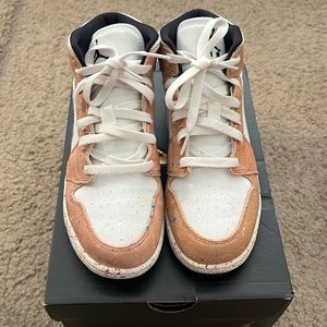 Air Jordan 1 mid se ( Grade-school)